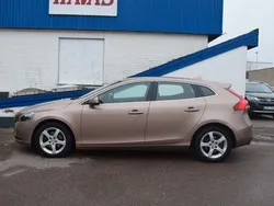 Brun Begagnad 2016 Volvo V40 Momentum Kombi | 124 900 kr (Marknadspris)