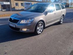 Ljusbrun Begagnad 2011 Skoda Octavia Elegance Kombi | 42 900 kr (Marknadspris)
