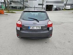 Grå Begagnad 2010 Toyota Auris Halvkombi | 40 000 kr