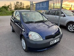 Mörkblå (blå) Begagnad 2000 Toyota Yaris Halvkombi | 16 900 kr (Marknadspris)