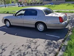 Grå Begagnad 2002 Lincoln Town Car Sedan | 70 000 kr