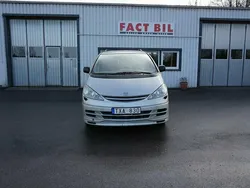 Silver Begagnad 2002 Toyota Previa Minibuss | 41 000 kr