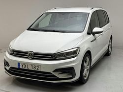 Vit Begagnad 2019 VW Touran Minibuss | 247 250 kr (Marknadspris)