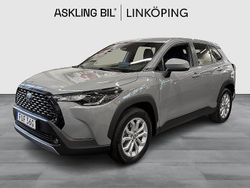 Grå Begagnad 2023 Toyota Corolla Cross SUV | 349 000 kr (Marknadspris)