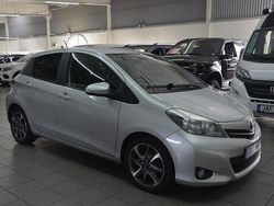 Silver Begagnad 2014 Toyota Yaris Multidrive S Halvkombi | 119 900 kr (Marknadspris)