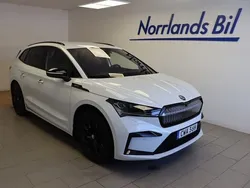 Vit (moon white metallic) Begagnad 2023 Skoda Enyaq iV SportLine SUV | 509 000 kr (Marknadspris)