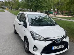 Vit Begagnad 2016 Toyota Yaris Hybrid Active Halvkombi | 98 000 kr (Bra pris)