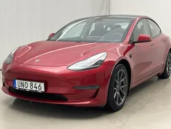 Röd Begagnad 2021 Tesla Model 3 Sedan | 290 000 kr (Marknadspris)