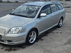 Silver Begagnad 2004 Toyota Avensis Kombi | 29 900 kr (Marknadspris)