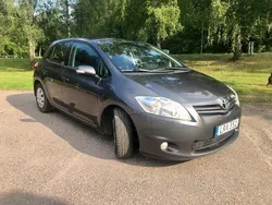 Grå Begagnad 2012 Toyota Auris Plus Halvkombi | 49 500 kr (Marknadspris)