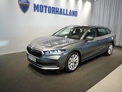 Grå Ny 2025 Skoda Superb Selection Kombi | 481 800 kr (Marknadspris)