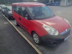 Röd Begagnad 2015 Opel Combo Minibuss | 49 500 kr (Marknadspris)