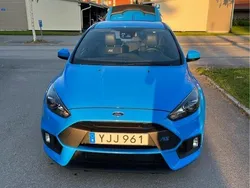Blå Begagnad 2017 Ford Focus RS Halvkombi | 329 000 kr