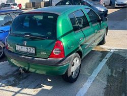 Grön Begagnad 2001 Renault Clio II Halvkombi | 22 000 kr (Marknadspris)