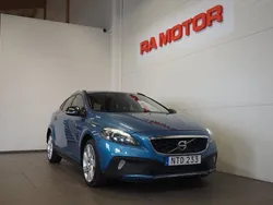 Blå Begagnad 2015 Volvo V40 CC Momentum Kombi | 149 900 kr (Marknadspris)