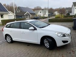 Vit Begagnad 2013 Volvo V60 Kombi | 125 000 kr (Marknadspris)