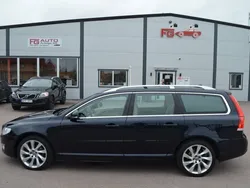 Mörkblå Begagnad 2015 Volvo V70 Standard Kombi | 139 900 kr (Marknadspris)