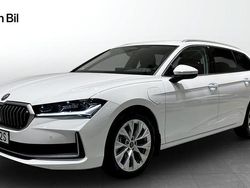 Vit Begagnad 2025 Skoda Superb Selection Kombi | 449 900 kr (Dyr)