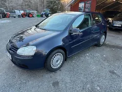 Mörkblå Begagnad 2005 VW Golf IV Halvkombi | 29 900 kr (Marknadspris)