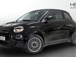 Svart (black) Begagnad 2022 Fiat 500e Icon Halvkombi | 209 900 kr (Lite dyr)