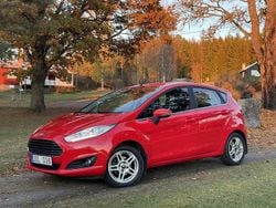 Röd Begagnad 2014 Ford Fiesta Halvkombi | 92 000 kr (Marknadspris)