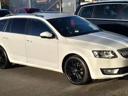Vit Begagnad 2016 Skoda Octavia Ambition Kombi | 94 500 kr (Marknadspris)