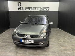 Mörkgrå Begagnad 2002 Renault Clio II Halvkombi | 24 900 kr (Dyr)