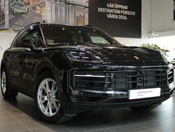 Svart (chromite black metallic) Begagnad 2025 Porsche Cayenne SUV | 1 245 000 kr (Marknadspris)