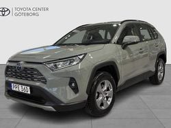 Grön Ny 2025 Toyota RAV4 Hybrid Active SUV | 414 900 kr (Bra pris)