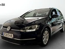 Mörkblå (atlantic blue metallic) Begagnad 2020 VW Golf VII Sedan | 174 900 kr (Marknadspris)
