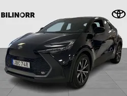 Svart Ny 2024 Toyota C-HR SUV | 414 900 kr (Marknadspris)