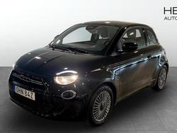 Svart (black) Begagnad 2022 Fiat 500e Icon Halvkombi | 209 900 kr (Lite dyr)