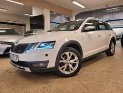 Vit Begagnad 2017 Skoda Octavia Scout Kombi | 149 500 kr (Lite dyr)