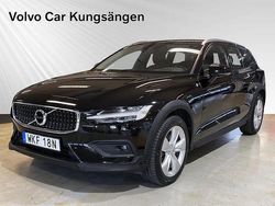 Svart Begagnad 2021 Volvo V60 CC SE Kombi | 299 900 kr (Marknadspris)