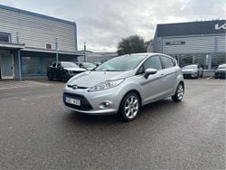 Grå Begagnad 2010 Ford Fiesta Titanium Halvkombi | 45 000 kr (Marknadspris)