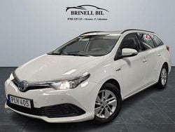 Vit Begagnad 2017 Toyota Auris Touring Sports Kombi | 135 000 kr (Marknadspris)