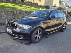 Svart Begagnad 2011 BMW 116 Halvkombi | 85 000 kr (Marknadspris)