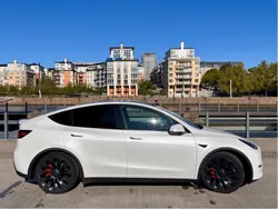 Vit Begagnad 2022 Tesla Model Y Performance SUV | 419 000 kr (Superpris)