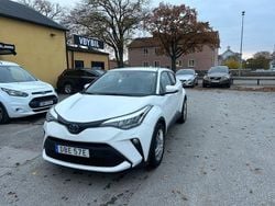 Vit Begagnad 2022 Toyota C-HR+ Active SUV | 199 000 kr (Marknadspris)