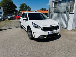 Vit Begagnad 2018 Kia Niro Advance SUV | 189 900 kr (Marknadspris)