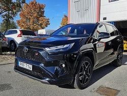Svart Begagnad 2022 Toyota RAV4 Hybrid Sport SUV | 429 900 kr (Lite dyr)