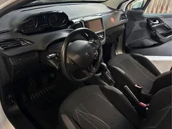 Vit Begagnad 2012 Peugeot 208 Halvkombi | 44 000 kr (Marknadspris)