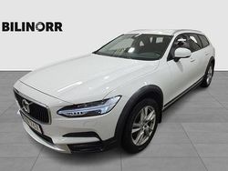 Vit Begagnad 2018 Volvo V90 CC Momentum Kombi | 329 900 kr (Marknadspris)