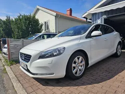 Vit Begagnad 2015 Volvo V40 Kinetic Kombi | 148 900 kr (Marknadspris)