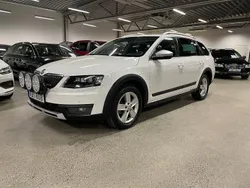Vit Begagnad 2016 Skoda Octavia Scout Kombi | 219 900 kr (Marknadspris)