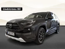 Mörkgrå Begagnad 2022 Toyota RAV4 Hybrid SUV | 394 900 kr (Marknadspris)