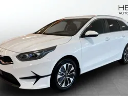 Vit (white) Ny 2025 Kia Ceed Sportswagon Advance Kombi | 292 456 kr (Marknadspris)