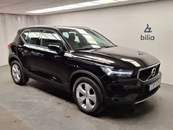 Svart Begagnad 2022 Volvo XC40 Momentum SUV | 329 000 kr (Marknadspris)