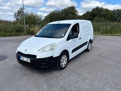 Vit Begagnad 2012 Peugeot Partner Minibuss | 47 900 kr (Marknadspris)
