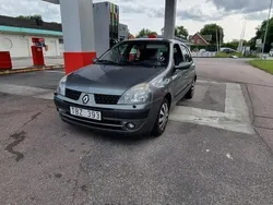 Grå Begagnad 2002 Renault Clio II Halvkombi | 13 700 kr (Marknadspris)